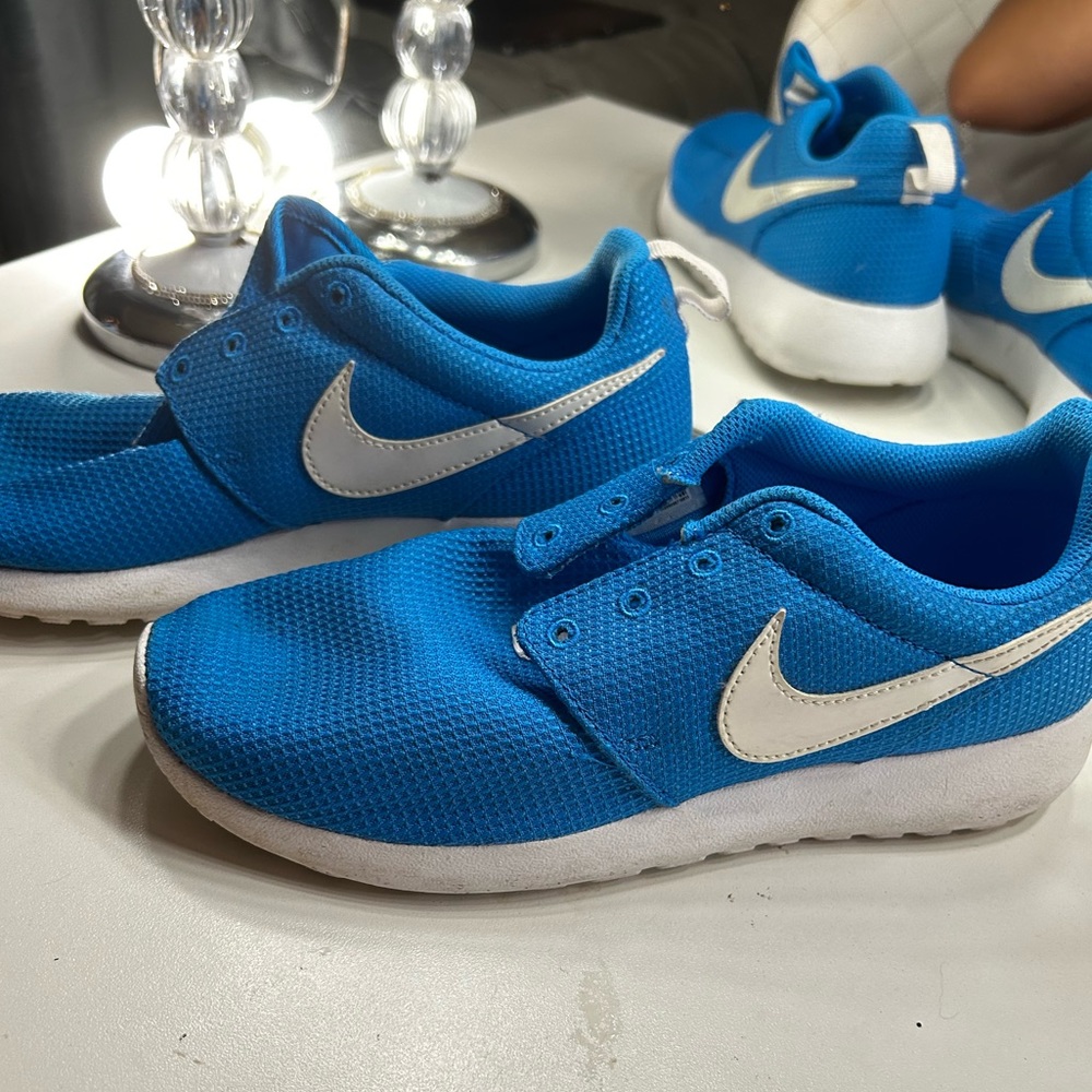 nike glow in the dark roshes